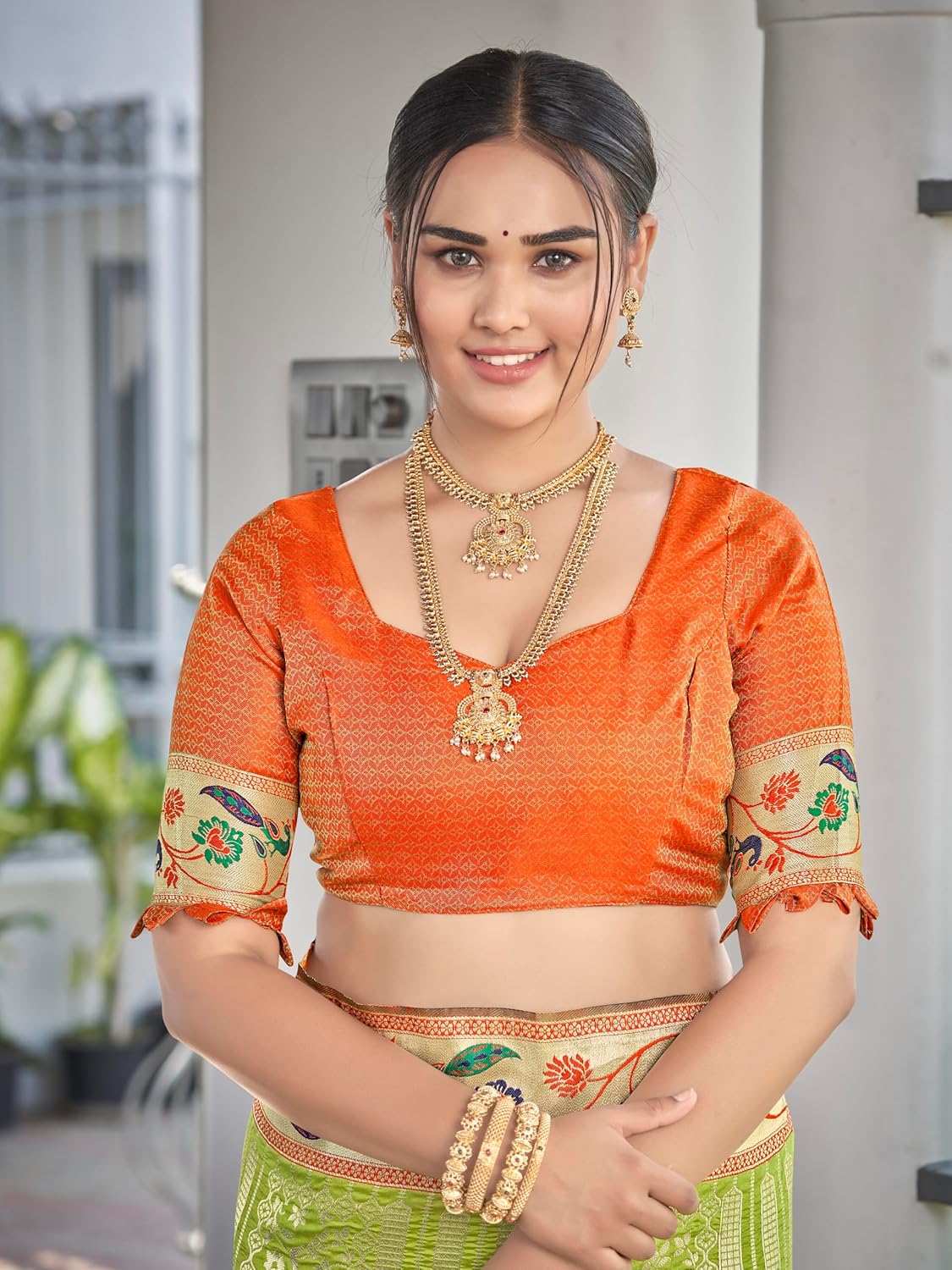 Trendy Banarasi Silk Saree with Heavy Jacquard Weaving, Elegant Design & Matching Lace Border Blouse Piece