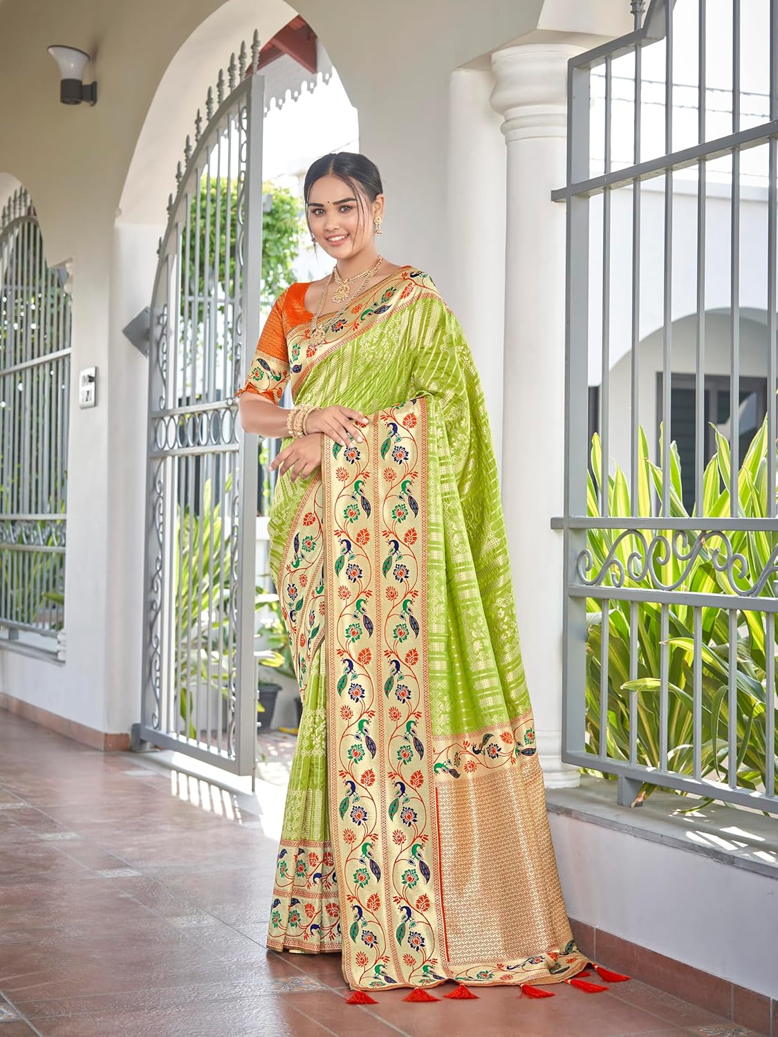 Trendy Banarasi Silk Saree with Heavy Jacquard Weaving, Elegant Design & Matching Lace Border Blouse Piece
