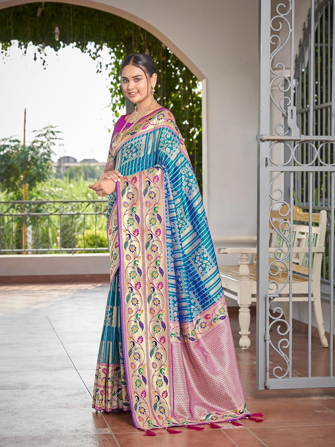 Trendy Banarasi Silk Saree with Heavy Jacquard Weaving, Elegant Design & Matching Lace Border Blouse Piece