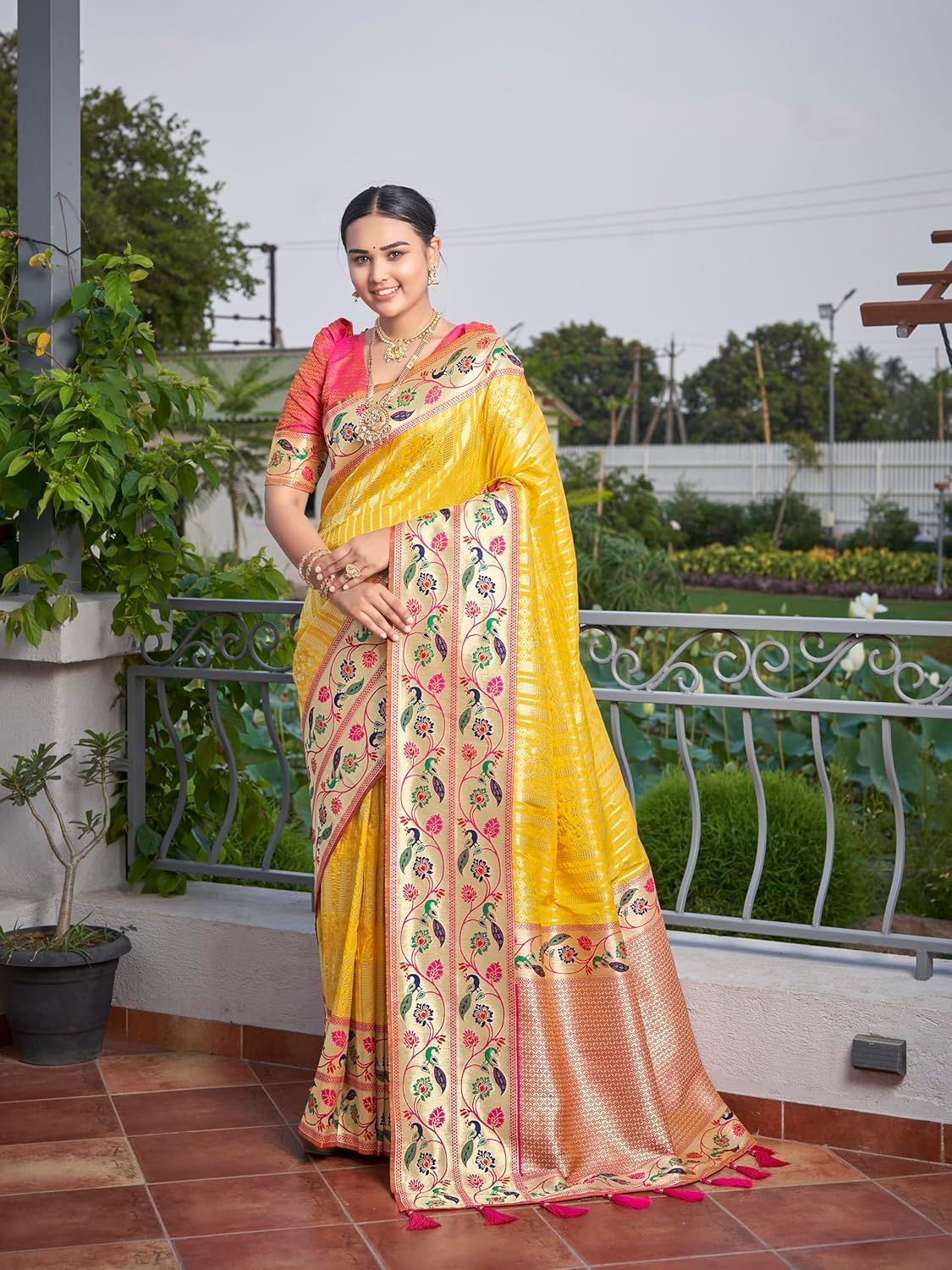 Trendy Banarasi Silk Saree with Heavy Jacquard Weaving, Elegant Design & Matching Lace Border Blouse Piece