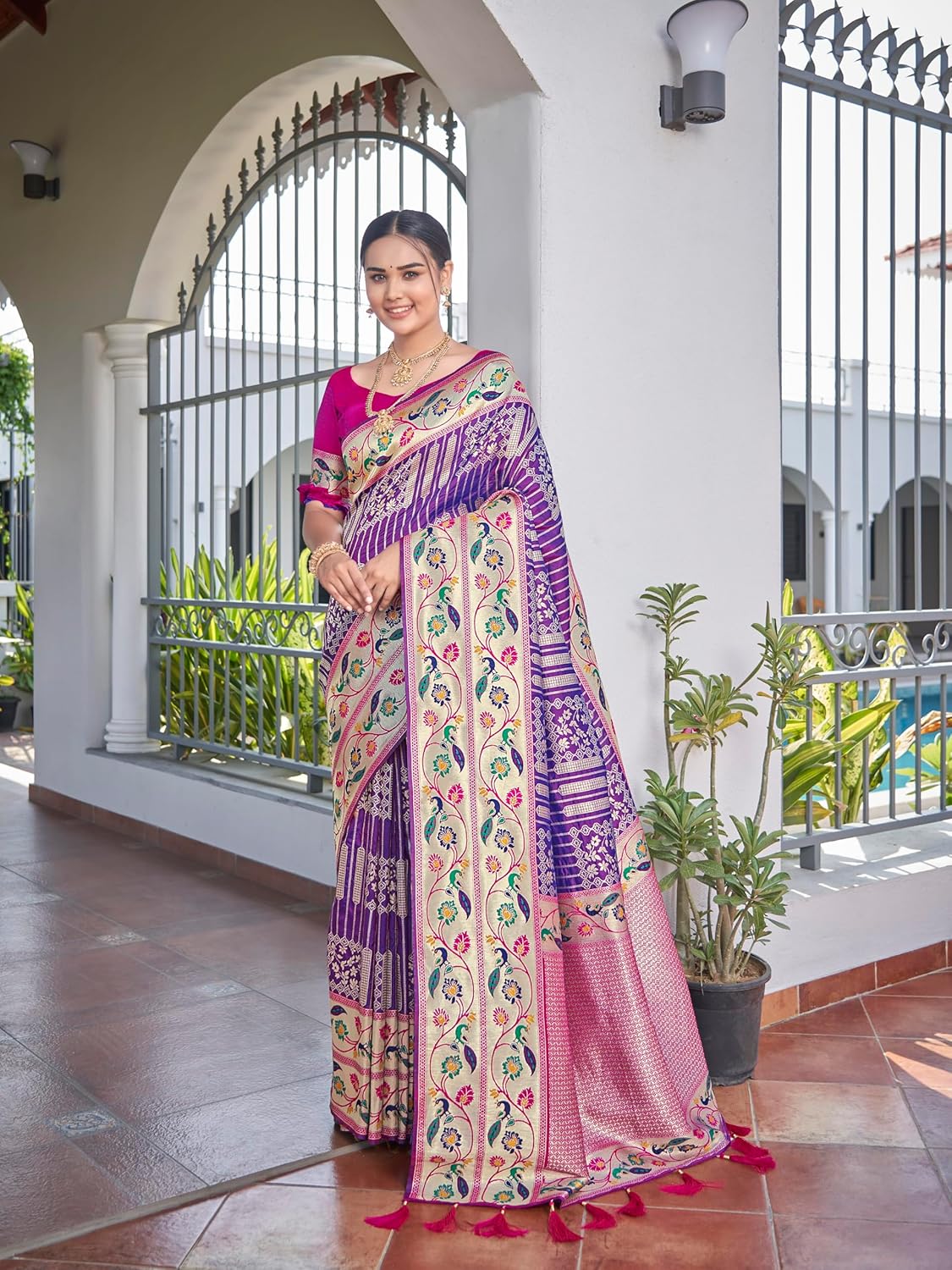 Trendy Banarasi Silk Saree with Heavy Jacquard Weaving, Elegant Design & Matching Lace Border Blouse Piece